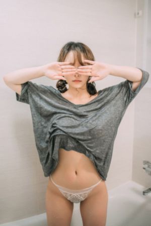 她美丽